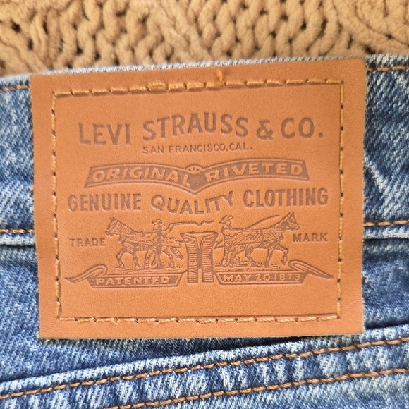 Levi's Premium Denim Button-Fly Wedgie Jean in Medium Wash - Size 31 - Picture 6 of 13